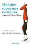 HOMBRE SOBRE UNA ESCULTURA