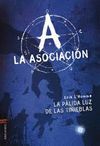 LA PALIDA LUZ DE LAS TINIEBLAS